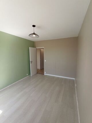  Appartement à louer 3 pièces 79 m²