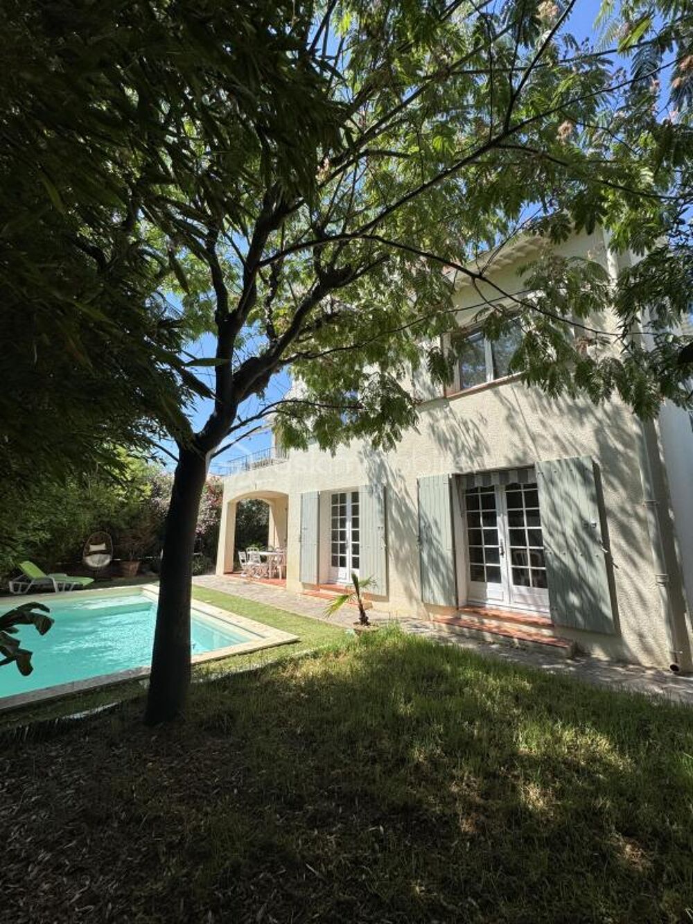 Vente Maison Bastide lumineuse de 200 m² avec piscine, garage et T2 indépendant – Hyères Hyeres