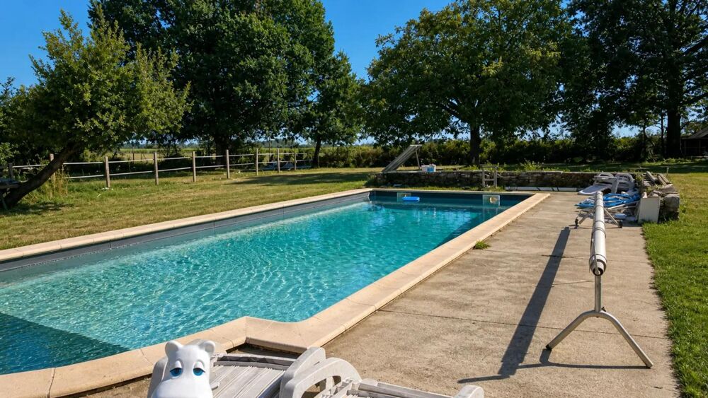 Vente Maison Maison de caractère 212 m² avec piscine et terrain de 3000 m² Clion