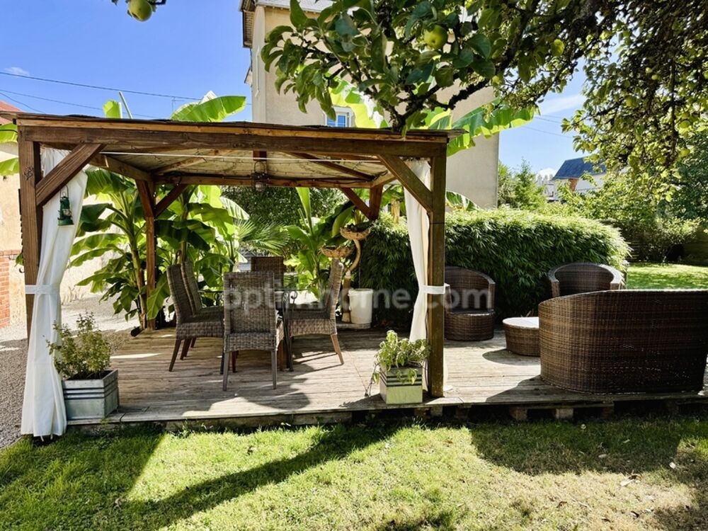 Maison bourgeoise 6 chambres  216 m²  Jardin arboré, garage et prestations de qualité