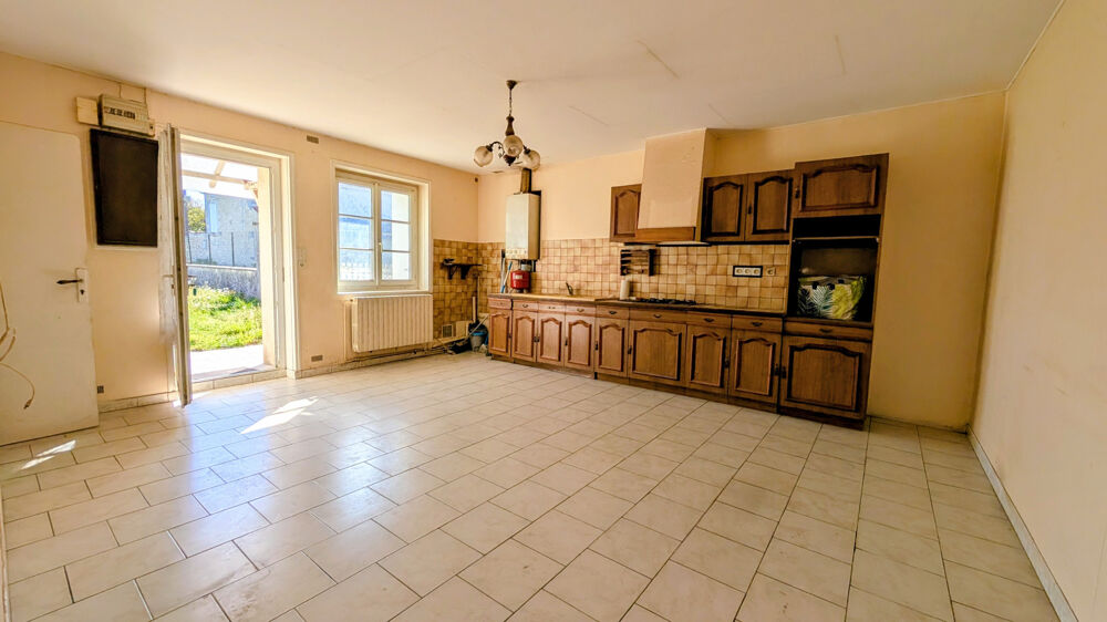 Maison à rénover proche de SEGONZAC (16) avec terrain