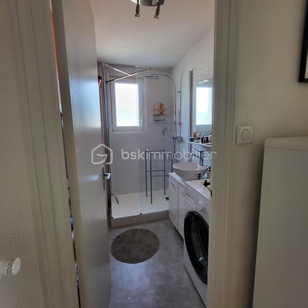 Vente Appartement Roanne proche centre  appartement 2 pièces de 51 m² au RDC surélevé, petit balcon coté Est, et cave au dessous de 8 m² Roanne