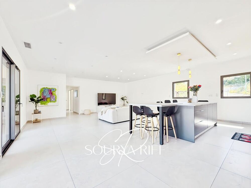 VILLA 4 CHAMBRES, CLIMATISATION, PISCINE, SOUS-SOL