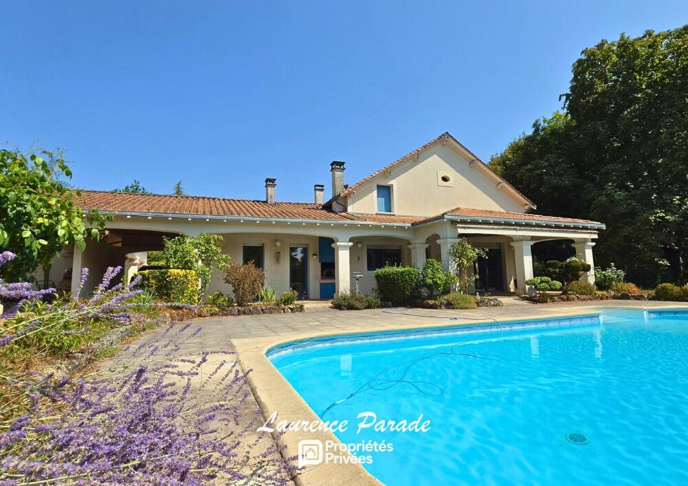 PROPRIÉTÉ DE CARACTÈRE 348 m² de plain Pied 1,8 HECTARES, PISCINE, GARAGE, ENTRE BORDEAUX ET PERIGUEUX, A PROXIMITE DE SAINT-ÉMI
