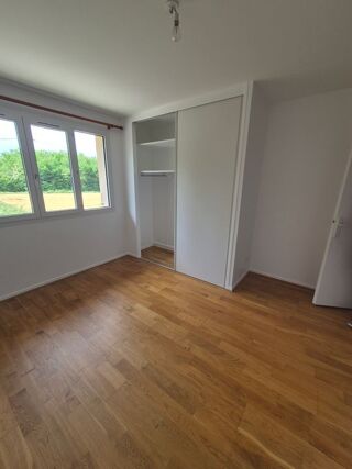  Appartement à louer 3 pièces 90 m²