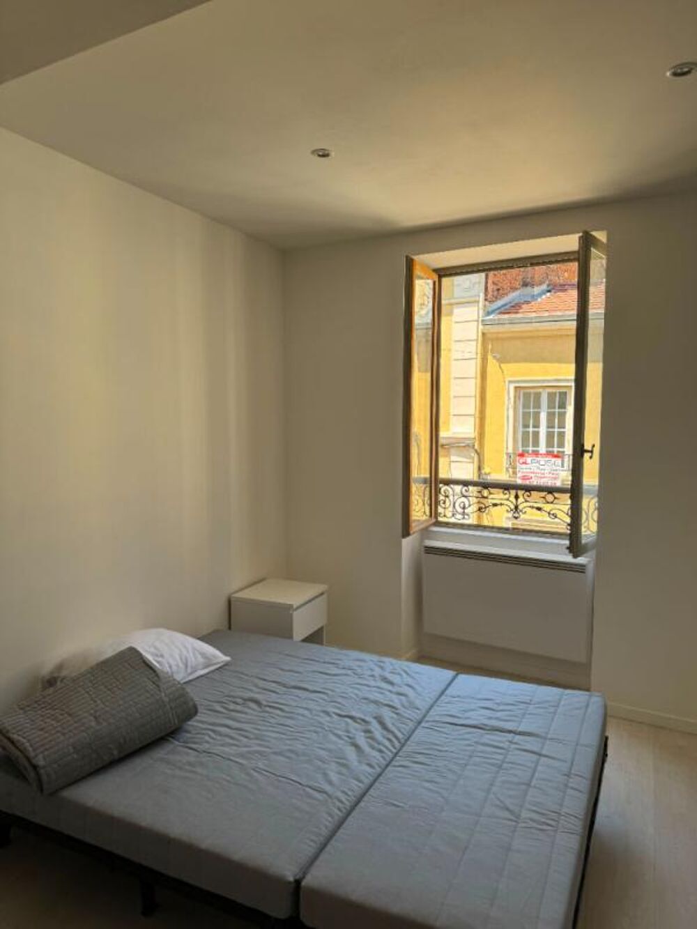 ROANNE - STUDIO MEUBLE TOUT EQUIPE