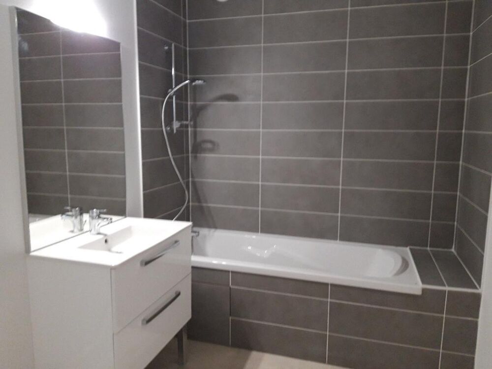 Location Appartement T3 avec terrasse et double parking à L'Isle d'Abeau L isle d abeau