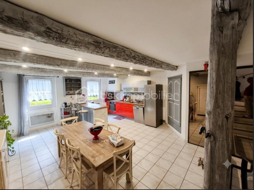Maison de ville 175 m² avec jardin et garage : 1 appt T4 133 m² et un studio de 33 m²