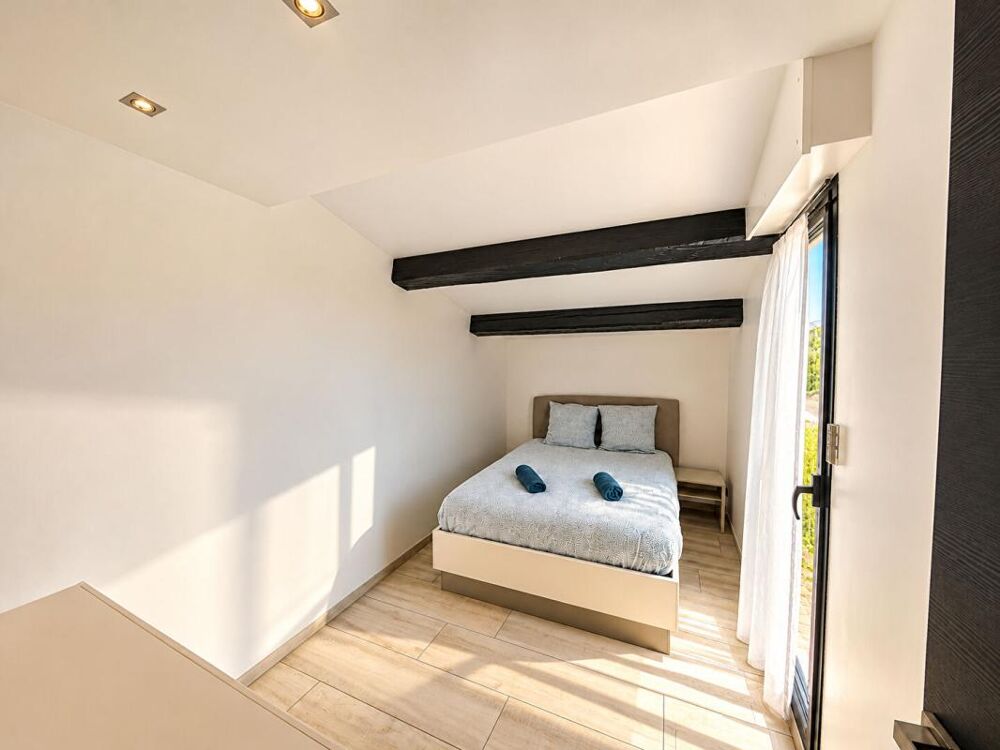 Vente Villa Villa contemporaine 7 pièces avec piscine et appartement indépendant - Tour de Mare, Fréjus Frejus