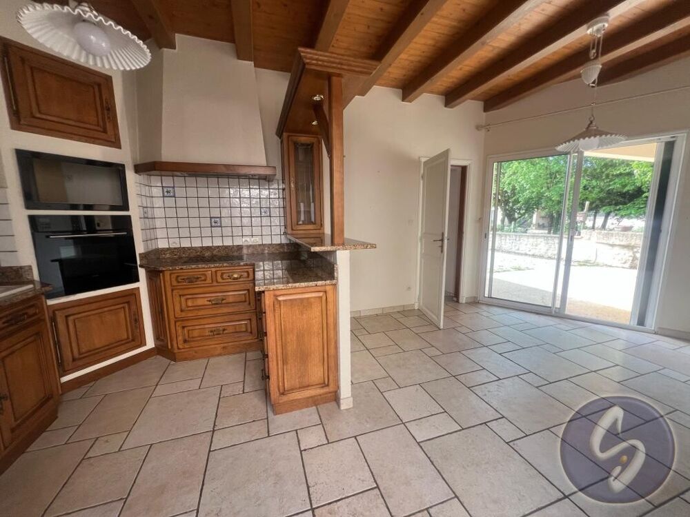 PLAIN PIED 3 chambres en retrait axe principal