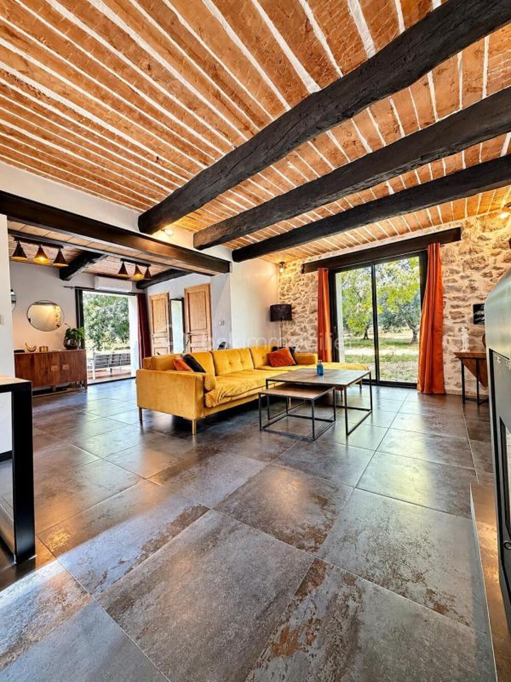 Vente Maison Villecroze – Maison rénovée de 138 m² avec 4 suites parentales, piscine balinaise et pool house Villecroze