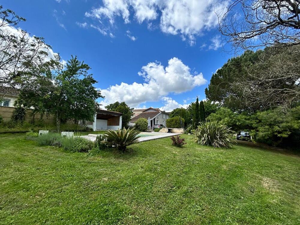 A 15 mn de Blaye - Au calme belle Girondine en pierre rénovée - 197 m2 habitables -7P- 4 Chambres - 1920 m2 de Terrain - Piscin
