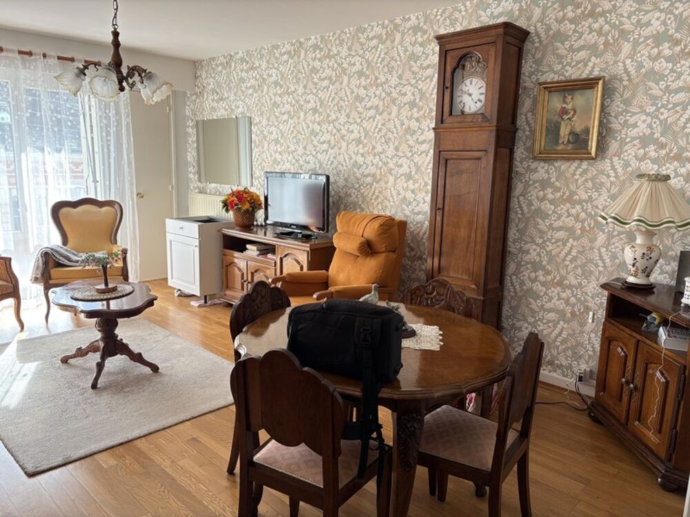 Quartier DUNOIS, appartement 4 pièces, trois chambres en très bon état avec parking et cave