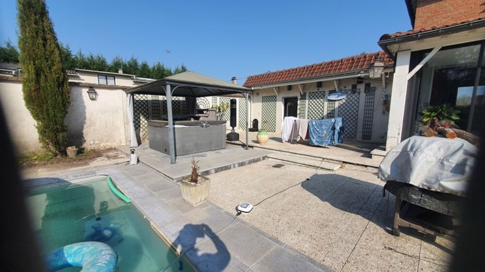 Maison à vendre 5 pièces 166 m² sur terrain de 3000m² avec piscine (60)
