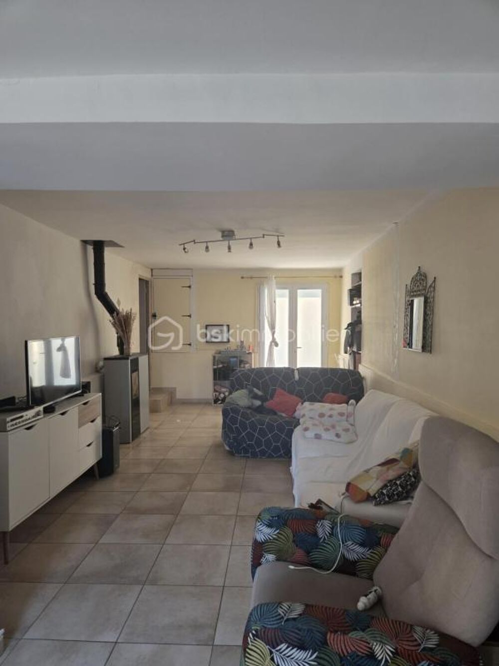 Location Maison Charmante Maison de Village avec Cour, Terrasses et Garage Valliguieres