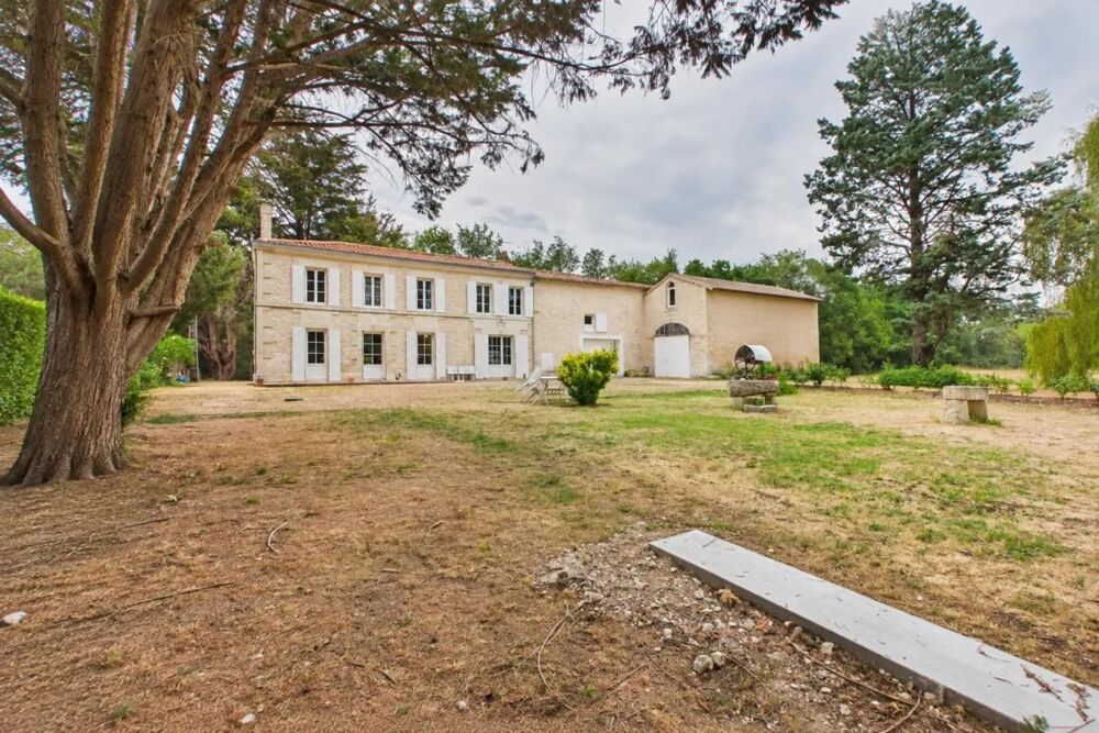 Maison pierre 141 m², piscine intérieure, 2 500 m² - Saint-Symphorien