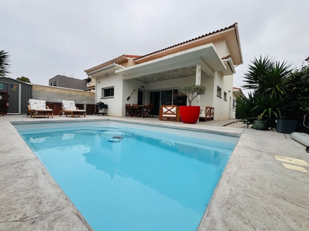 Magnifique maison de 120 m² en R+1 avec piscine au fond d'une impasse calme