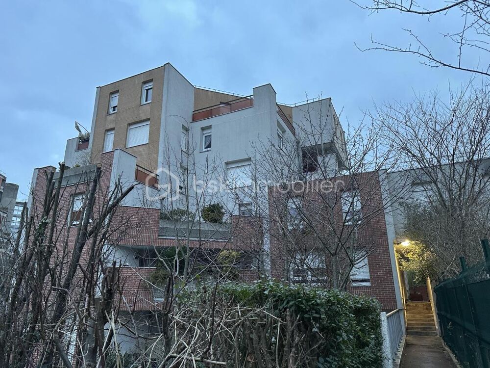 À vendre  Appartement avec balcon et parking  Évry-Courcouronnes