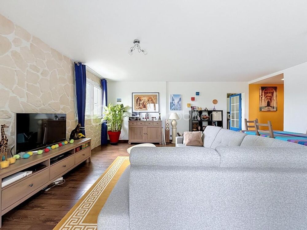 EZANVILLE - Appartement 4 pièces 83m²  Dernier étage au 4ème AVEC ascenseur, balcon, 2 places de parking et 1 cave