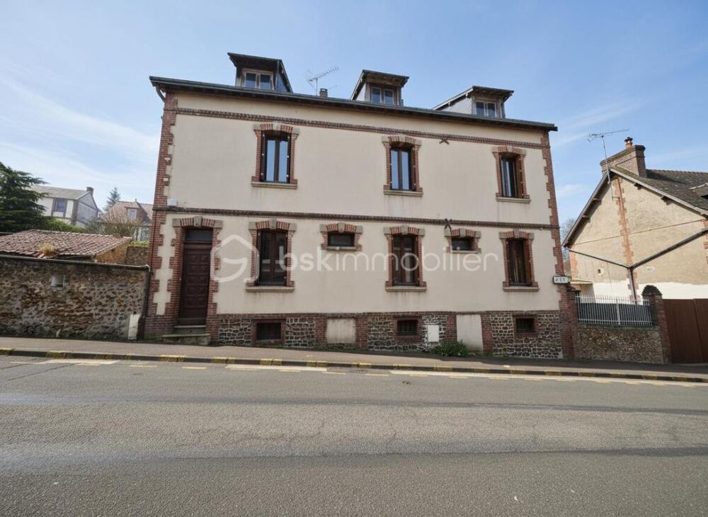 Maison familiale de 155 m²  4 chambres  Fort potentiel  Centre de Rugles