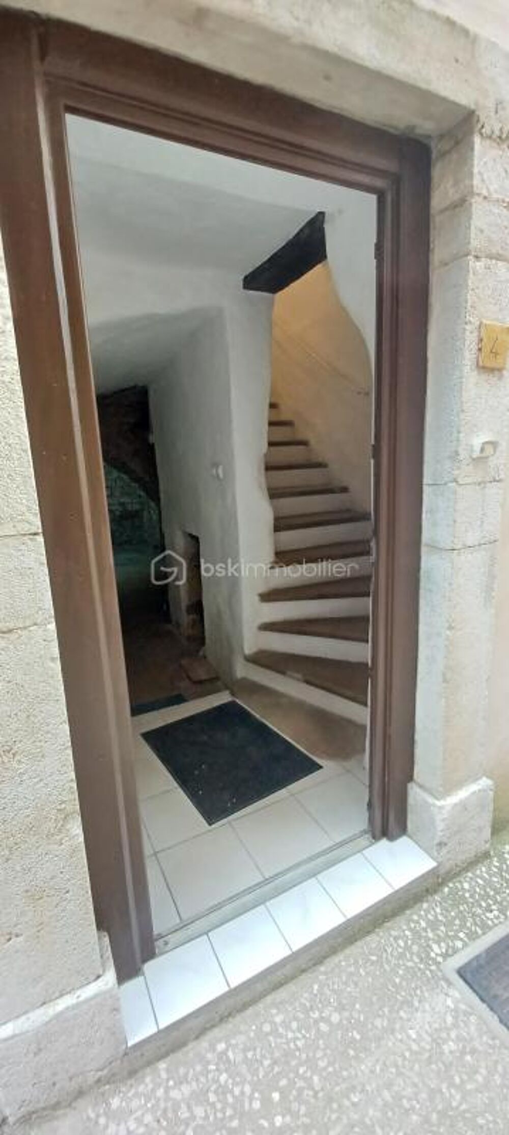 AUTHENTIQUE MAISON DE VILLAGE A VENDRE