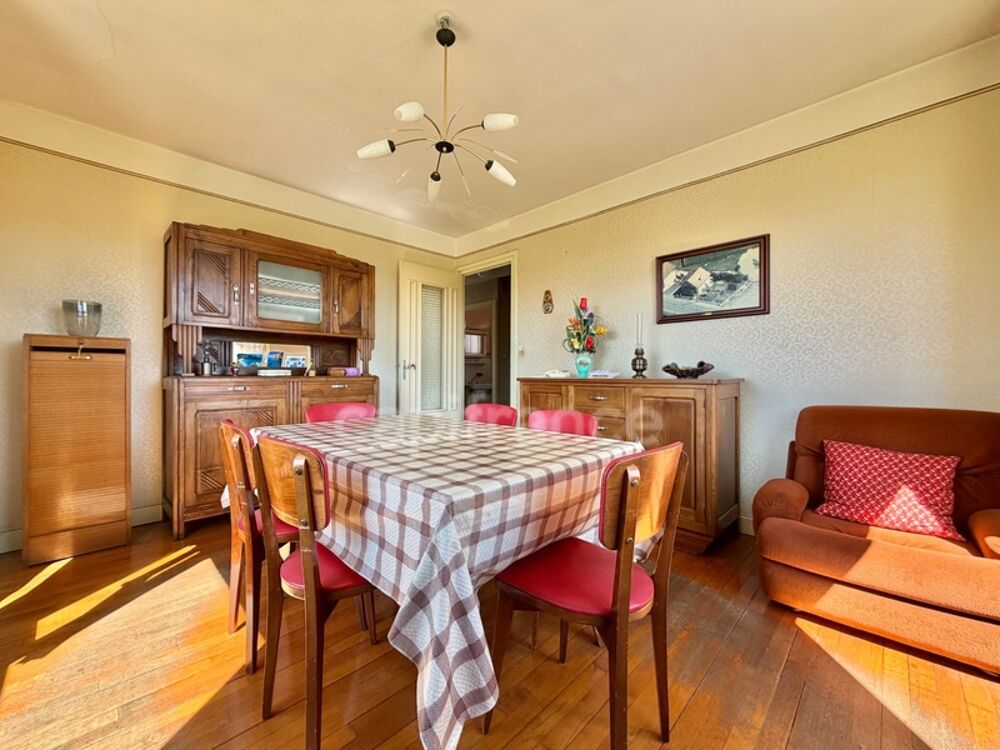 Vente Maison Maison 75 m² à rénover – terrain clos 422 m² - toiture 2024 Saint just en chevalet