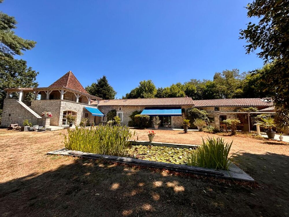 Propriété d'Exception au coeur du Périgord : Un héritage du XIVe siècle sublimé par la modernité, 270 m² habitables, 7ha de terr