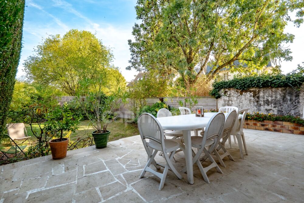 Vente Maison LE CHESNAY, PLATEAU SAINT ANTOINE, PROCHE VERSAILLES MAISON à VENDRE de 220 m2 avec 7 chambres - JARDIN Le chesnay
