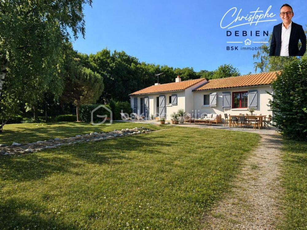 MAISON FAMILIALE 4 CHAMBRES  SOUS-SOL COMPLET  TERRAIN DE 992 M²  PROCHE COMMERCES ET ÉCOLES