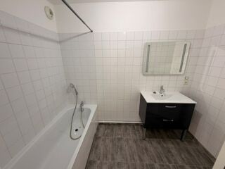  Appartement à louer 3 pièces 76 m²