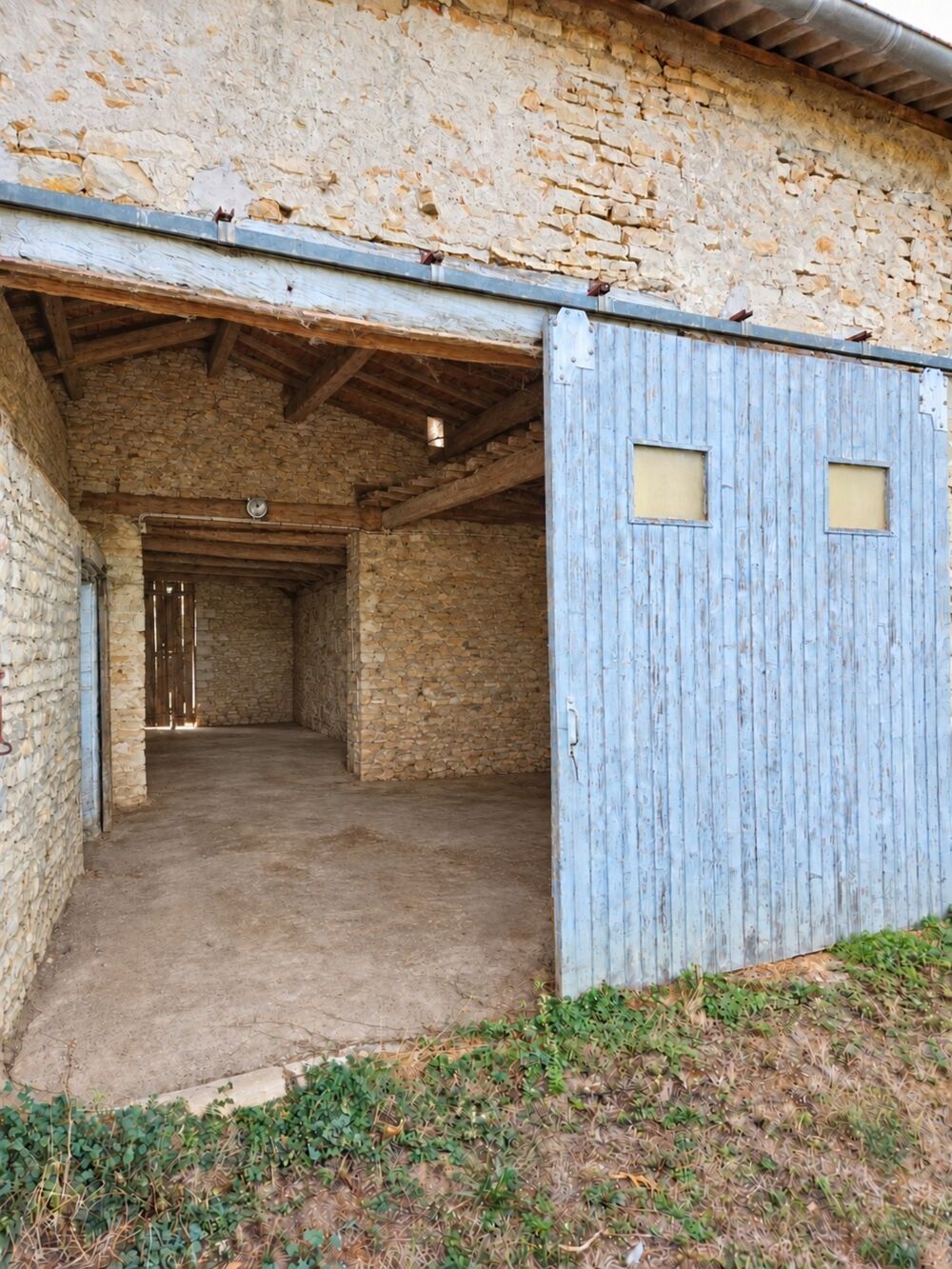 A vendre Grange de 226 m²  proche de Tournus - Uchizy - Volumes exceptionnels et nombreuses possibilités