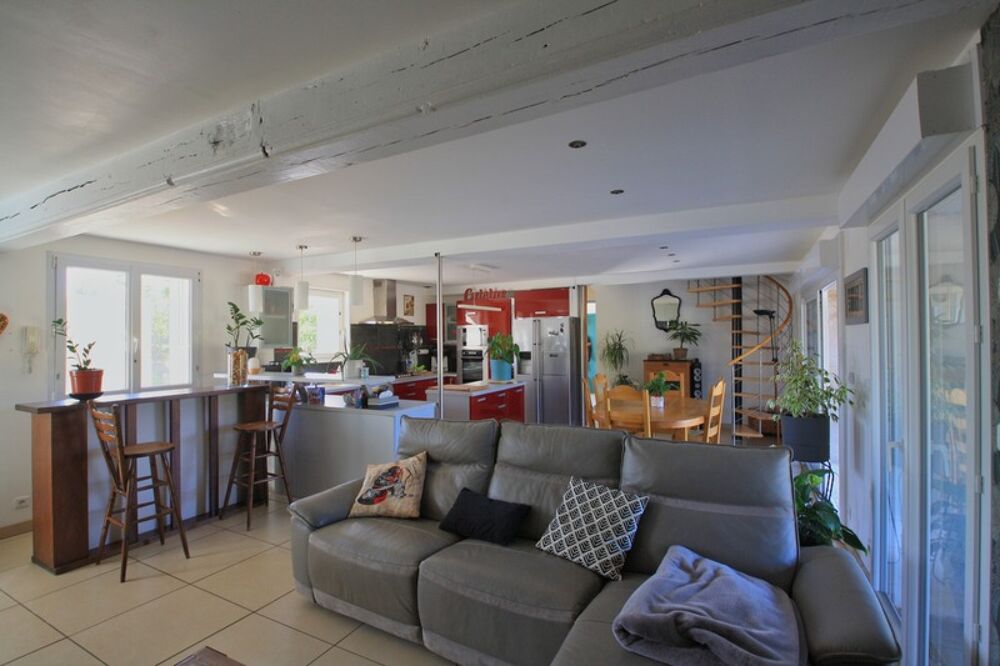 Longère bourbonnaise récemment rénovée, 5 chambres, proche des commodités