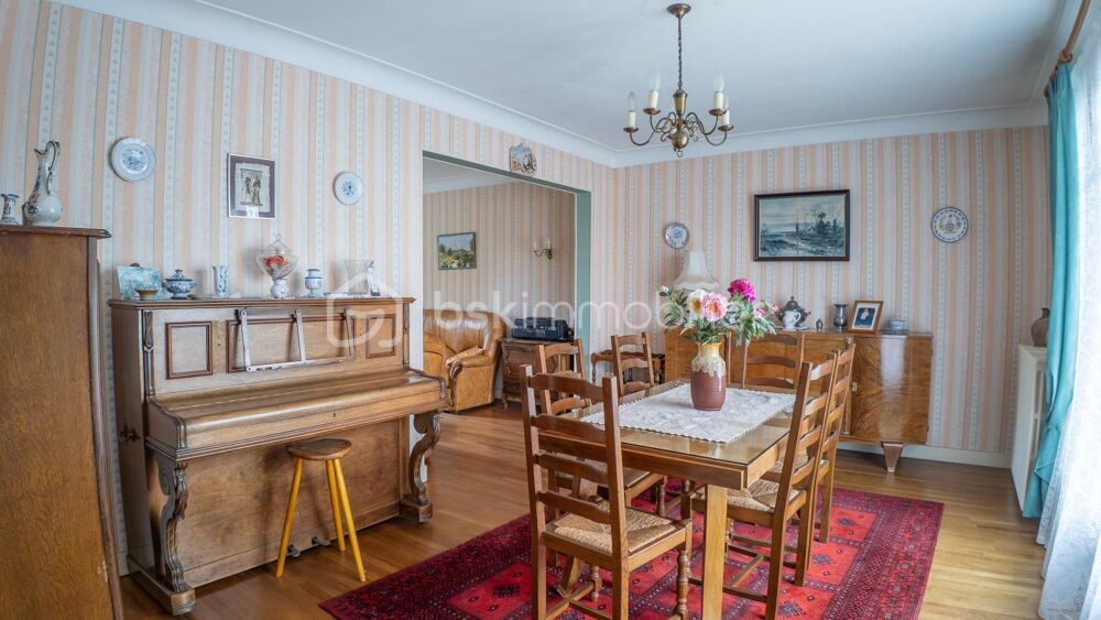 Vente Maison Charmante maison traditionnelle de caractère avec son sous-sol complet, son agréable terrain et son grand garage indépendant dan Coulanges les nevers