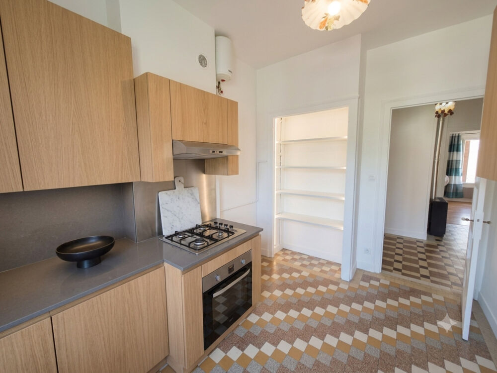 Grenoble/ Rue Joseph Bouchayer T2 lumineux et traversant Nord-Sud de 54 m², en étage, Balcon, Calme, Vue Montagne