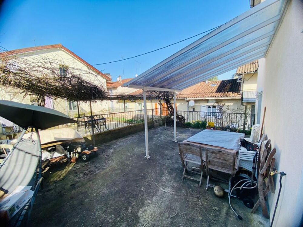 Vente Maison Maison / Immeuble  individuel 252 m2- 3 logements- Saint Amour Saint amour