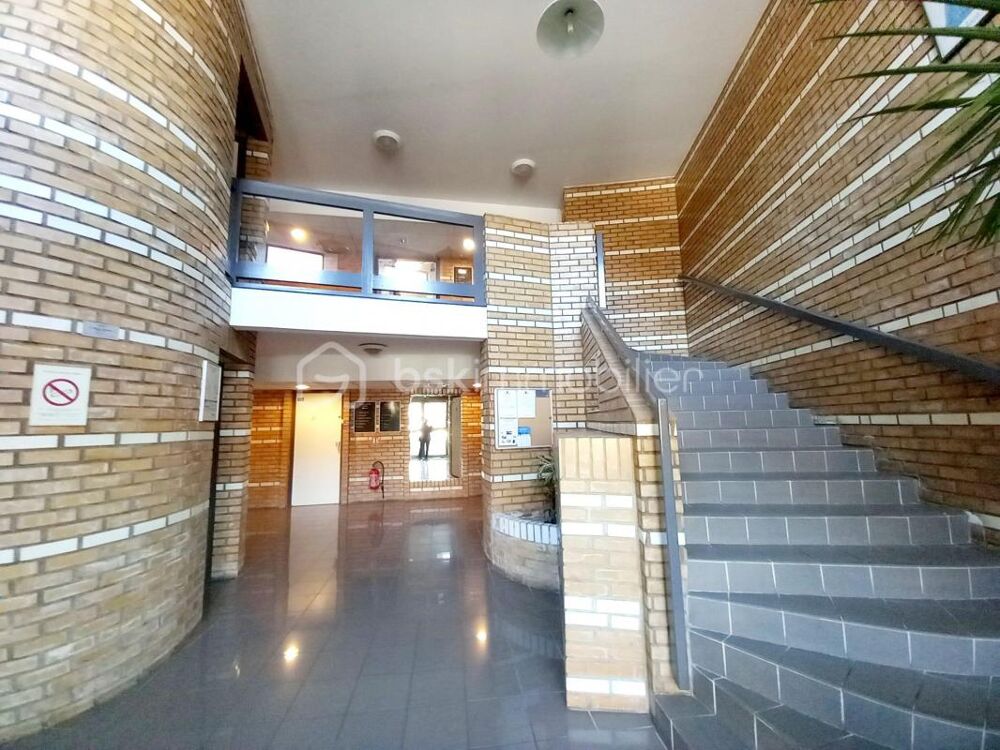   Vente de Bureau standing de 67m en RDC dans l'Espace Descartes 