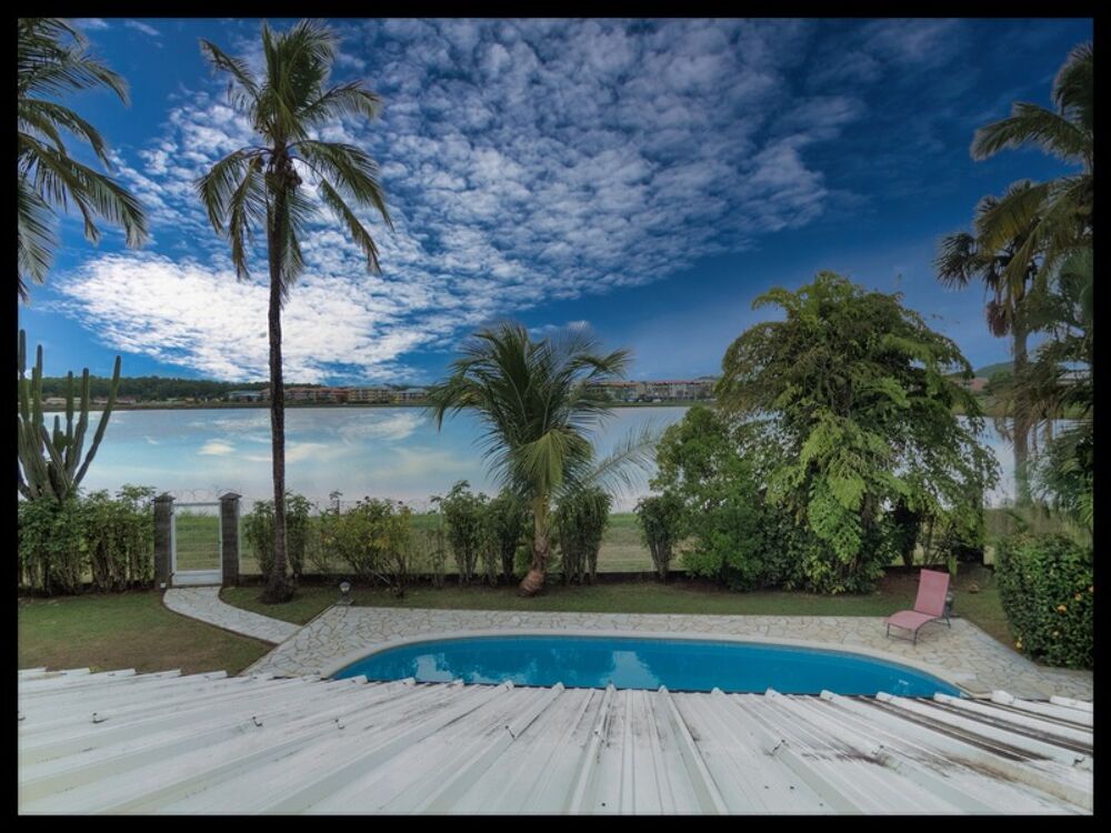 Vente Villa Villa d'architecte en briques de Guyane – volumes rares, piscine, jardin 1 141 m² – Kourou Lac Bois Chaudat Kourou
