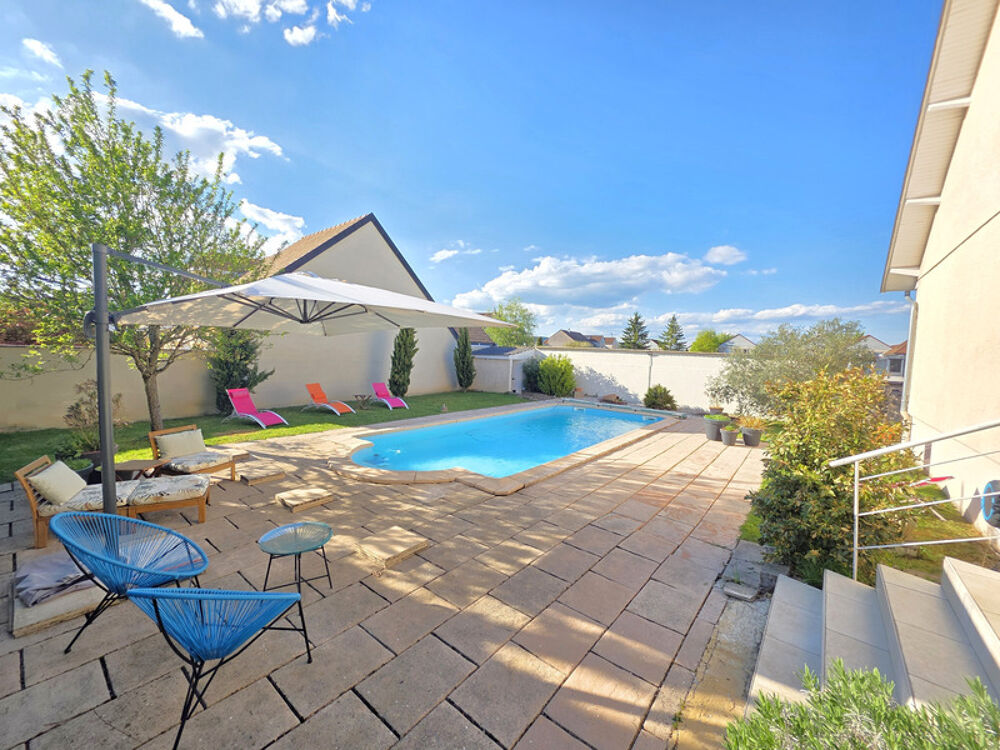 Maison T6 avec terrasse, piscine et jardin sans vis-à-vis à NUITS-Saint-Georges