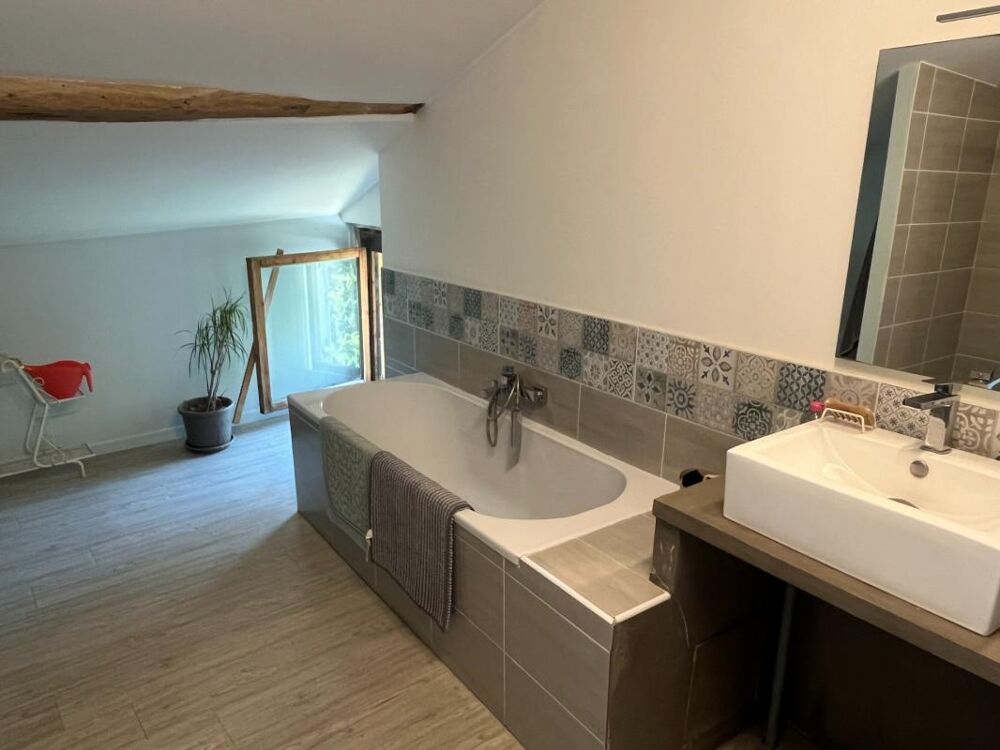 Maison de village 3 chambres avec fort potentiel d'agrandissement Proche de PUISSEGUIN (33)