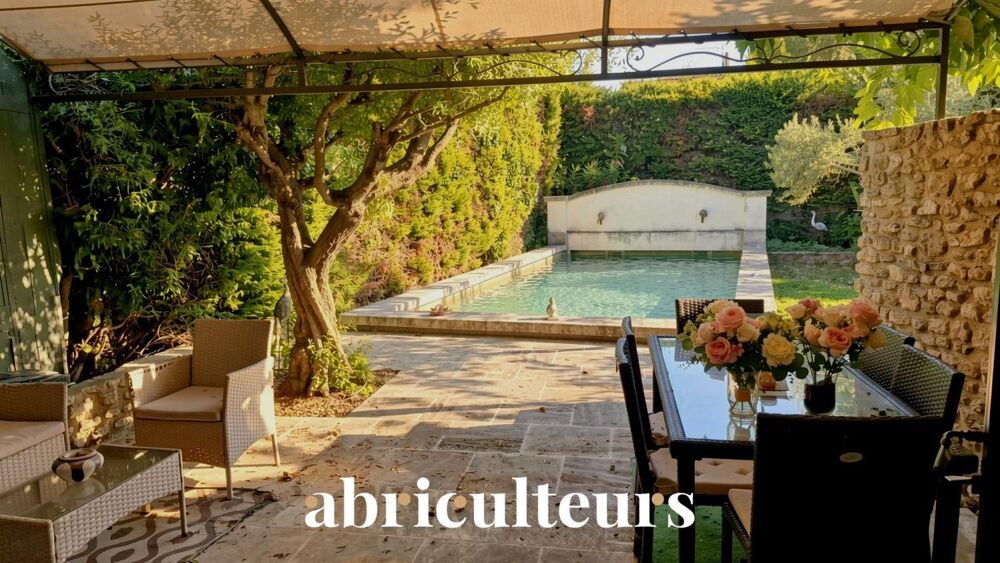 Maison de ville en pierre de 100 m² avec jardin et piscine en vente à Cavaillon (84300)