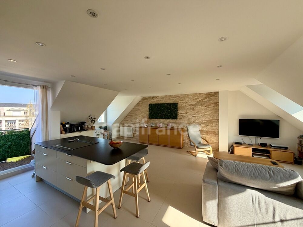 Vente Appartement Appartement 5 pièces 110 m² avec balcon et vue sur la marina – Dernier étage à Port-Cergy Cergy