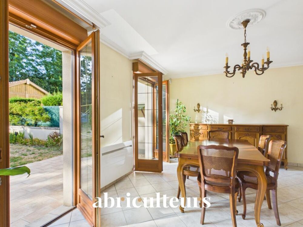 Vente Maison Maison familiale de 107m² avec terrasse et jardin - en vente à Versailles Porchefontaine (78000) Versailles