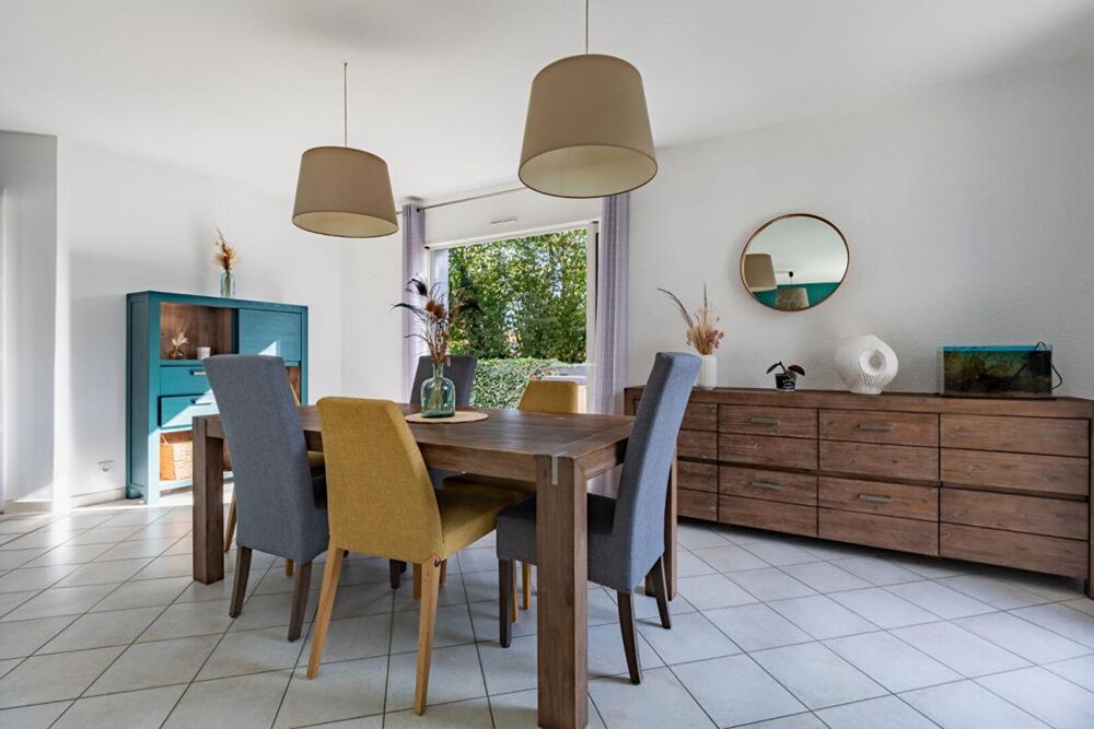 Maison Gorges 6 P . 4 Chs . Bureau . 126.3 M² . Double garages . T 932 M² . Terrasse . Abri jardin