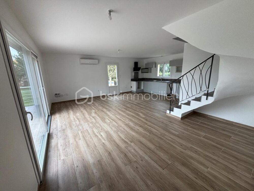 Villa récente avec belles prestations  105 m² habitables  Terrain 1103 m²