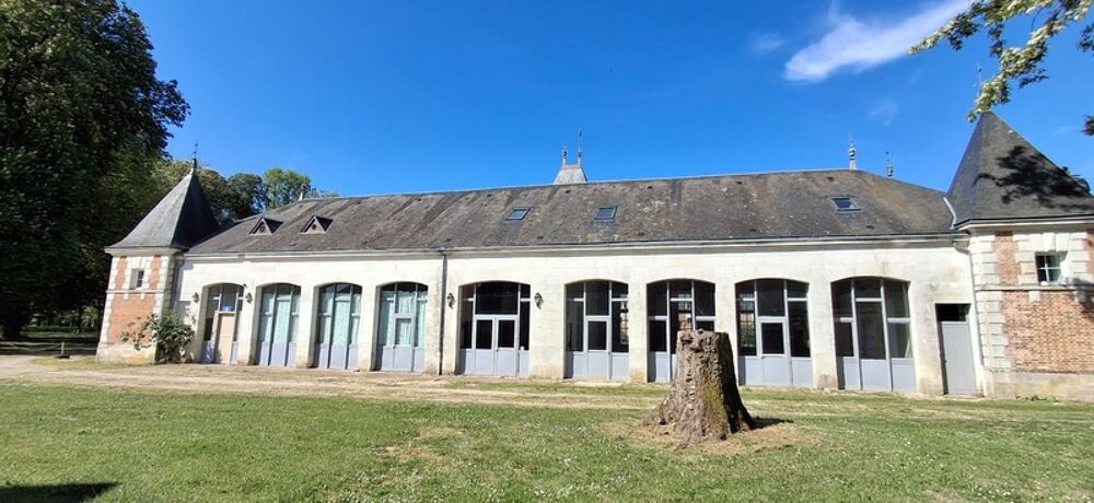 Vente Propriété/Château Château du XVIIIème à 1h10 de Paris. Conçu pour accueillir activités professionnelles et vie familiale indépendante Moree