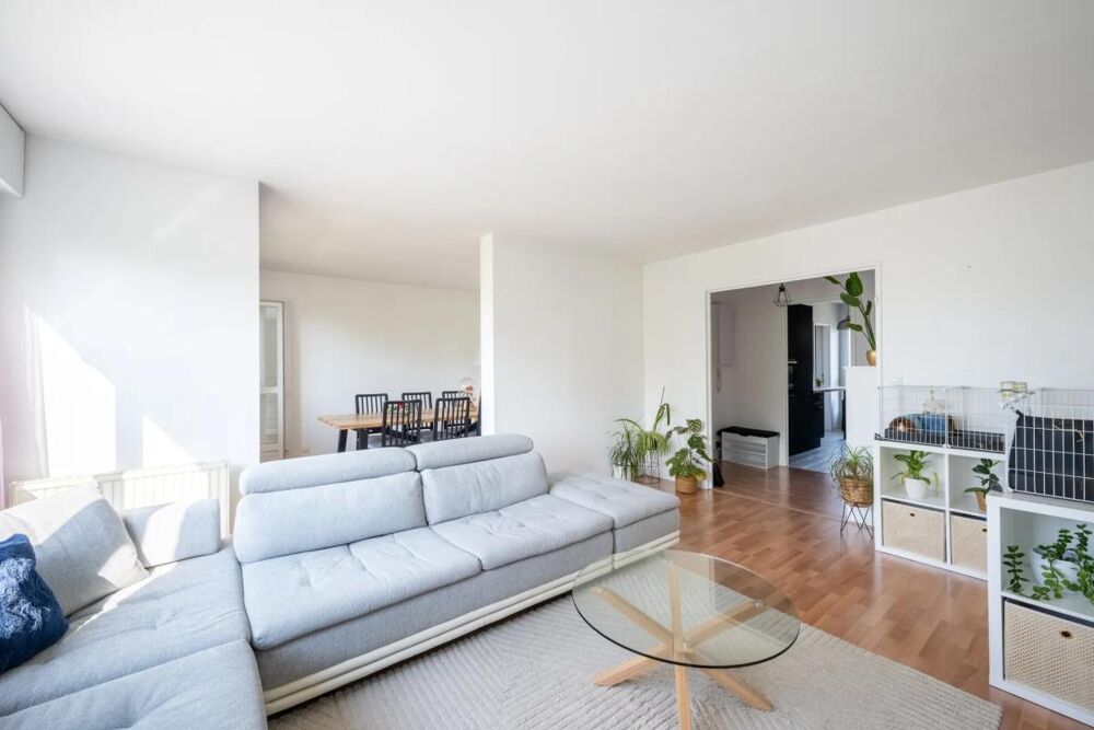 Dernier étage - appartement de 82 m² avec balcons et box