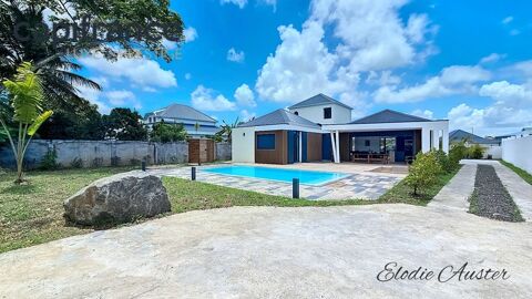   Villa d'architecte T5 moderne et meubl�e avec piscine Villa - 5 pi�ce(s) - 94 m�