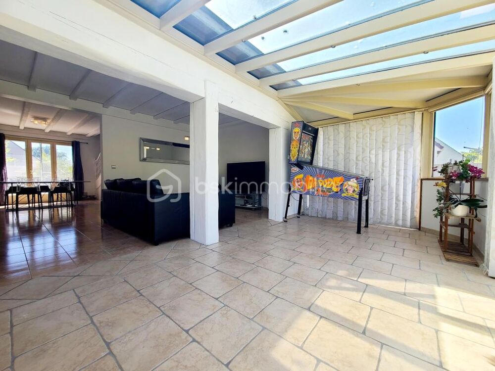 Vente Maison Sur LA commune de Rozay-en-Brie, venez découvrir cette superbe maison CLIMATISEE de type F6 d'environ 184 m², offrant de beaux v Rozay en brie