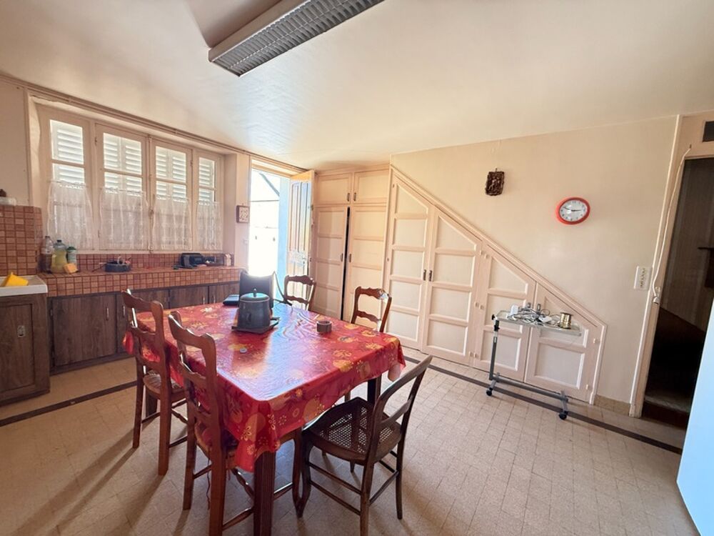 EN EXCLUSIVITE ! Maison en pierre de 136m², 2 garages sur terrain de 950m² 77 000 €