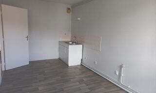  Appartement à louer 3 pièces 77 m²